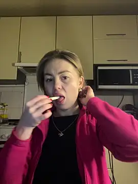 MartaLuna  online show from February 19, 7:32 pm