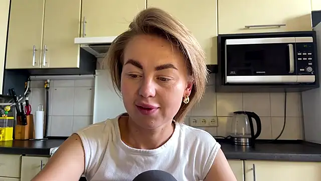 MartaLuna  online show from June 15, 9:33 am