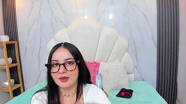 Snapshot of Ashleypetit chatting on October 18, 12:17 pm Ashleypetit online show from October 18, 12:17 pm