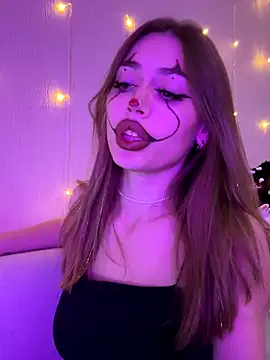 Elizabeth Tay online show from October 31, 5:58 pm