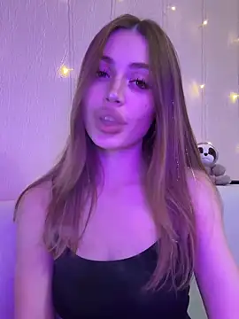 Elizabeth Tay online show from December 1, 5:40 pm