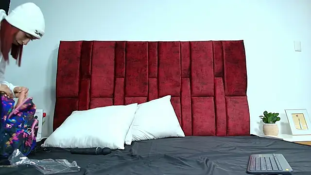 emma hearths online show from November 20, 8:41 pm