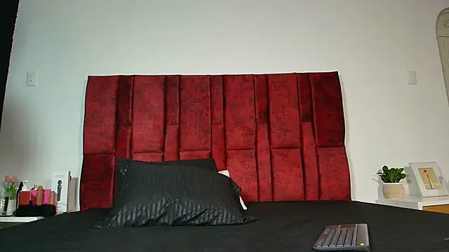 emma hearths online show from November 24, 7:46 pm