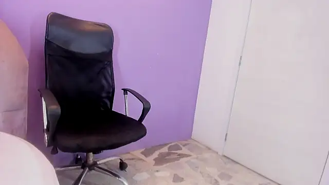 miajhonsonx online show from November 15, 3:30 pm