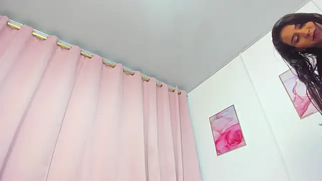 Snapshot of miajhonsonx chatting on June 4, 2:12 pm miajhonsonx online show from June 4, 2:12 pm