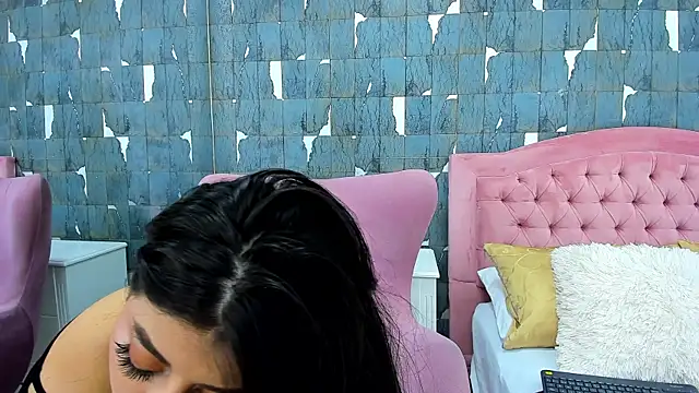 Snapshot of EvelynBun chatting on November 14, 2:27 pm EvelynBun online show from November 14, 2:27 pm