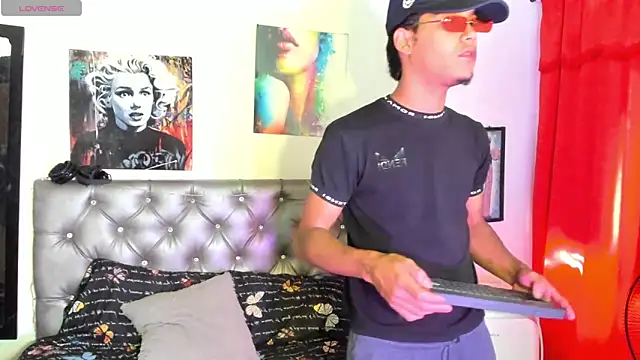 xxKamadevaxx online show from April 29, 2:32 pm