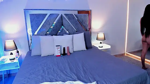 Snapshot of Isa_Rouse__ chatting on October 31, 2:34 am Isa Rouse online show from October 31, 2:34 am