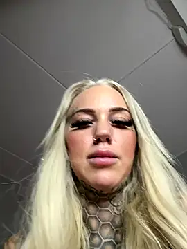 Snapshot of paulinaalatalo chatting on September 16, 8:32 pm paulinaalatalo online show from September 16, 8:32 pm