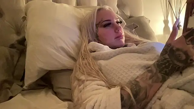 paulinaalatalo online show from March 12, 7:42 pm