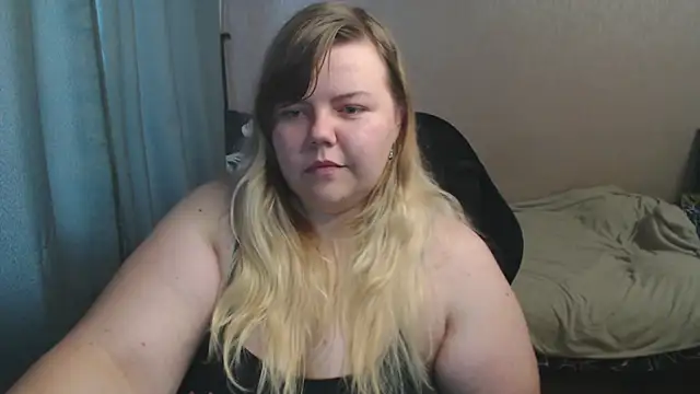 Snapshot of AsmiTKeyn chatting on October 9, 3:15 am AsmiTKeyn online show from October 9, 3:15 am