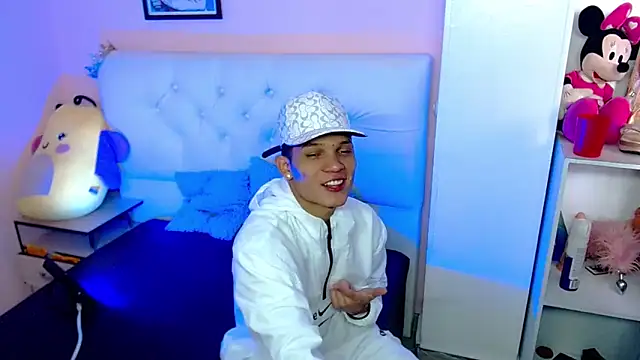 Snapshot of EL_VENEZOLANO_22CM chatting on October 3, 7:33 pm EL VENEZOLANO 22CM online show from October 3, 7:33 pm