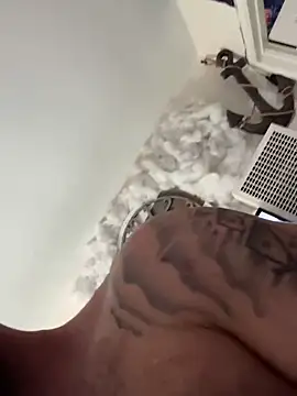 Snapshot of skip69xxx chatting on November 11, 7:08 am skip69xxx online show from November 11, 7:08 am