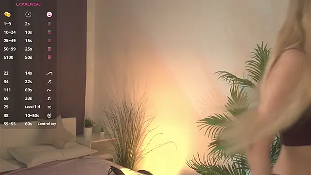 ellliefrost online show from September 15, 12:49 pm