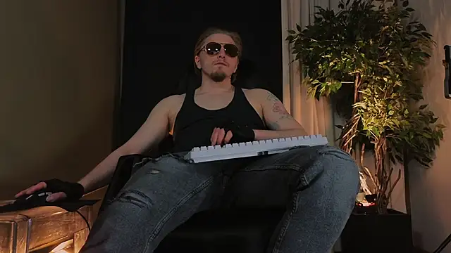 Vincent Hardman online show from May 1, 8:02 pm