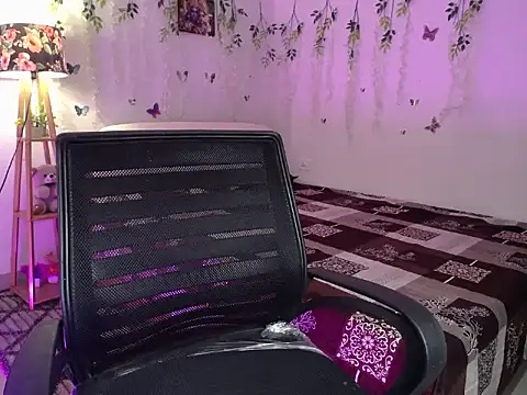 Snapshot of Naughtyy_stripgirl chatting on March 19, 6:12 pm Naughtyy stripgirl online show from March 19, 6:12 pm