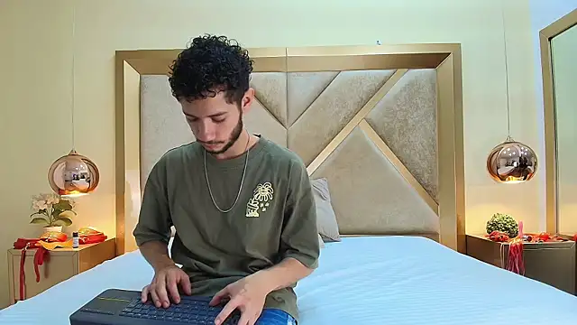 EthanCollen online show from October 1, 10:05 pm