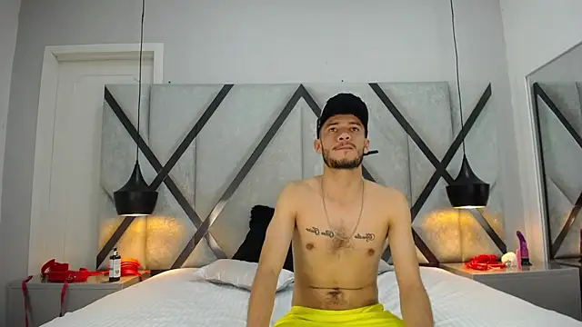 EthanCollen online show from October 17, 11:40 pm