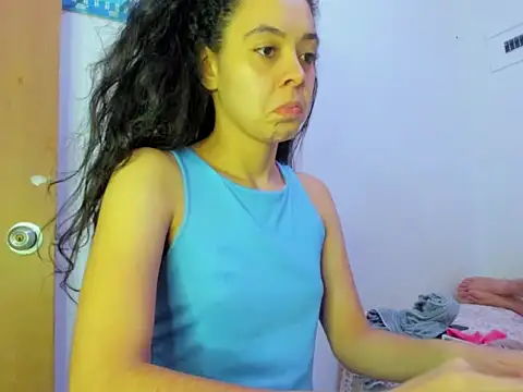 Snapshot of Annie_rosse1017 chatting on February 20, 5:37 am Annie rosse1017 online show from February 20, 5:37 am