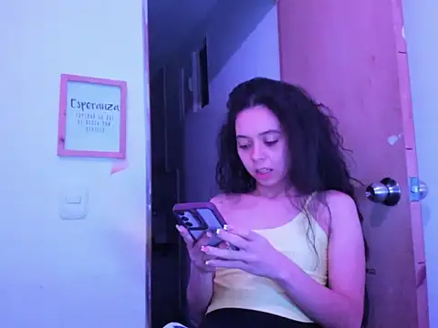 Snapshot of Annie_rosse1017 chatting on February 27, 4:23 am Annie rosse1017 online show from February 27, 4:23 am