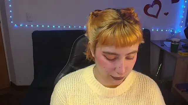 Snapshot of Miacatsito3 chatting on June 24, 2:43 am Miacatsito3 online show from June 24, 2:43 am