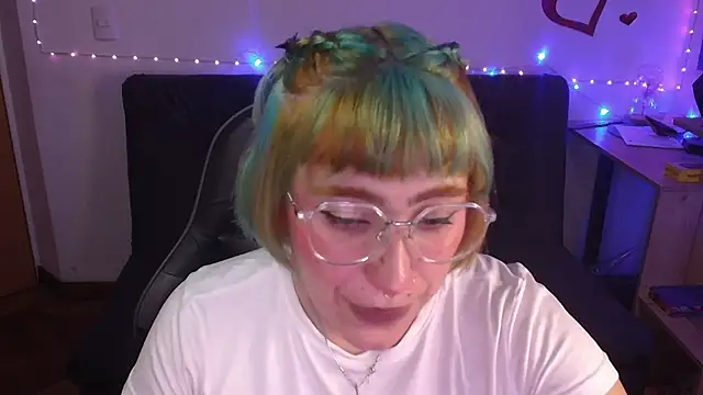 Snapshot of Miacatsito3 chatting on July 8, 12:26 am Miacatsito3 online show from July 8, 12:26 am