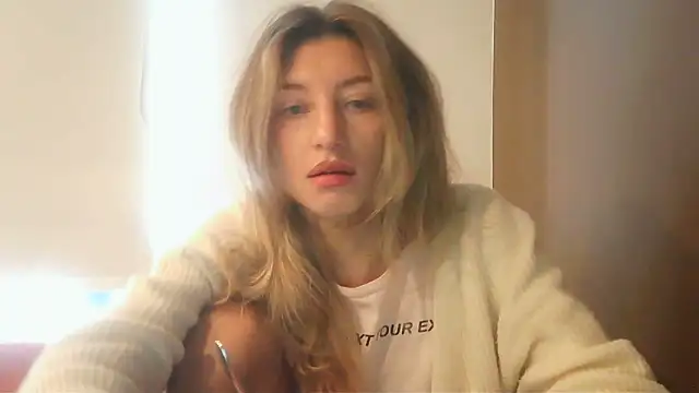 Snapshot of Miralyn chatting on September 18, 8:38 am Miralyn online show from September 18, 8:38 am