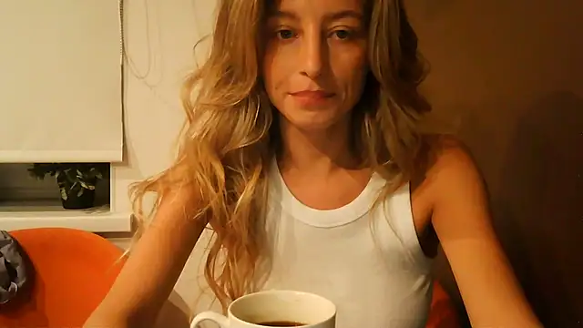 Snapshot of Miralyn chatting on September 23, 4:32 pm Miralyn online show from September 23, 4:32 pm