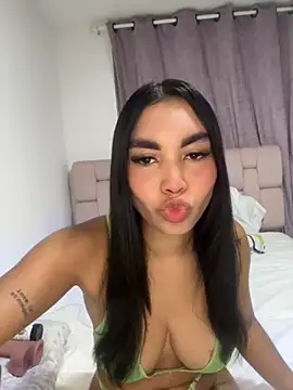 Snapshot of karolaalcendra chatting on October 28, 5:11 am karolaalcendra online show from October 28, 5:11 am