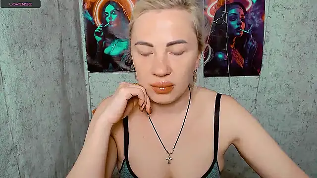 EmmaCat  online show from May 3, 3:56 am