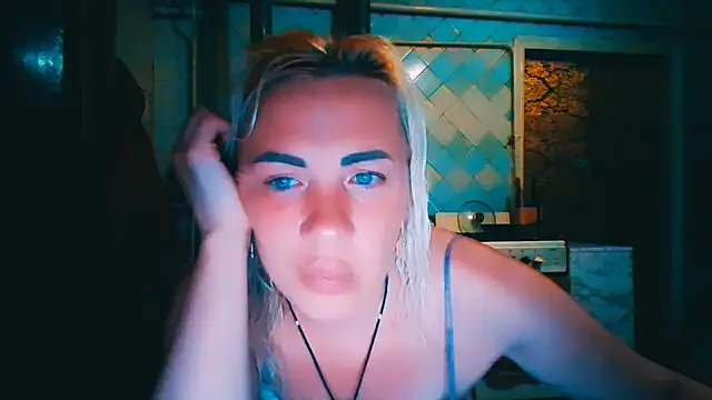 EmmaCat  online show from June 10, 7:02 pm