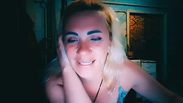EmmaCat  online show from June 13, 6:50 pm