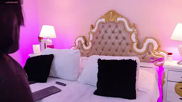 AryCorinne online show from June 5, 3:02 am