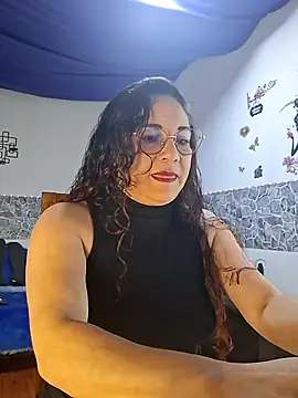 Snapshot of zamy_x chatting on February 15, 5:26 am zamy x online show from February 15, 5:26 am