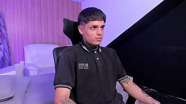 Snapshot of Declan-Fox chatting on September 24, 3:32 am Declan-Fox online show from September 24, 3:32 am