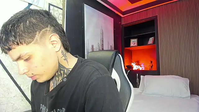 Snapshot of Declan-Fox chatting on September 28, 3:56 am Declan-Fox online show from September 28, 3:56 am