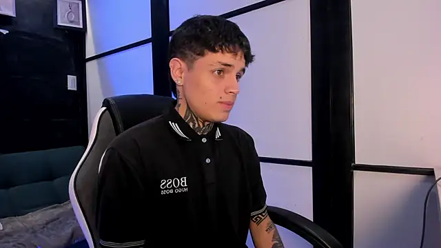 Snapshot of Declan-Fox chatting on October 5, 12:14 pm Declan-Fox online show from October 5, 12:14 pm