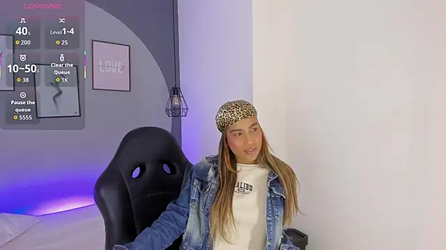 Snapshot of selena_monroy chatting on October 15, 11:32 am selena monroy online show from October 15, 11:32 am