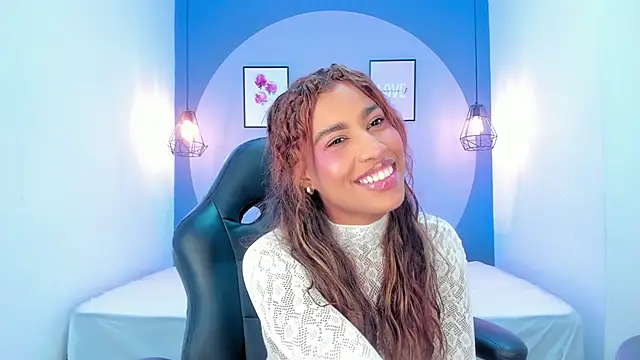 Snapshot of selena_monroy chatting on October 19, 1:23 pm selena monroy online show from October 19, 1:23 pm