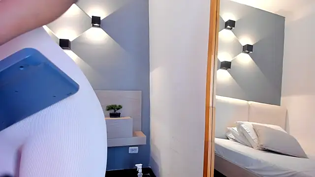 Snapshot of selena_monroy chatting on December 2, 1:50 pm selena monroy online show from December 2, 1:50 pm