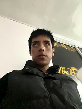 EstivenSallas online show from November 18, 2:17 am