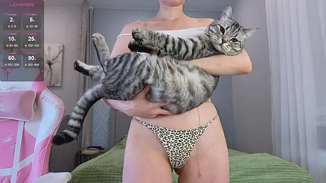 Madison Davies  online show from October 15, 4:01 am