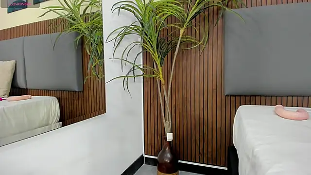 Snapshot of EmillyHarper_ chatting on September 20, 3:51 am EmillyHarper online show from September 20, 3:51 am