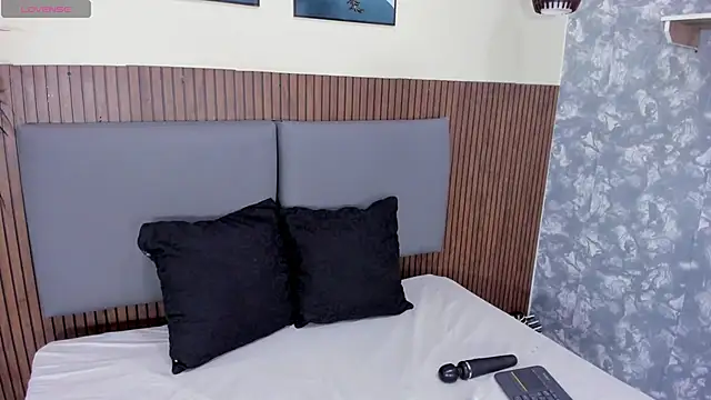 Snapshot of EmillyHarper_ chatting on November 21, 4:00 am EmillyHarper online show from November 21, 4:00 am