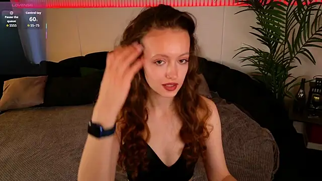 Snapshot of SallyPinkman chatting on November 7, 10:26 am SallyPinkman online show from November 7, 10:26 am