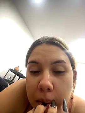 Snapshot of coupleyys chatting on November 9, 9:46 pm coupleyys online show from November 9, 9:46 pm