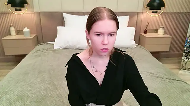 Snapshot of Alida_Brice chatting on November 18, 5:45 am Alida Brice online show from November 18, 5:45 am