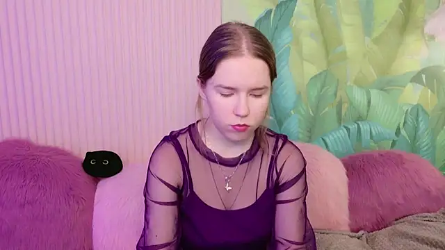 Snapshot of Alida_Brice chatting on November 21, 5:50 am Alida Brice online show from November 21, 5:50 am