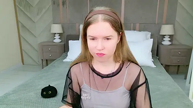 Snapshot of Alida_Brice chatting on December 5, 5:38 am Alida Brice online show from December 5, 5:38 am