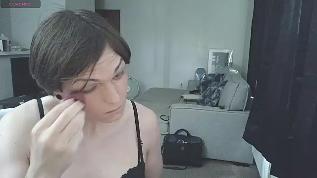 Snapshot of EnbyGamerChick chatting on September 26, 5:28 pm EnbyGamerChick online show from September 26, 5:28 pm